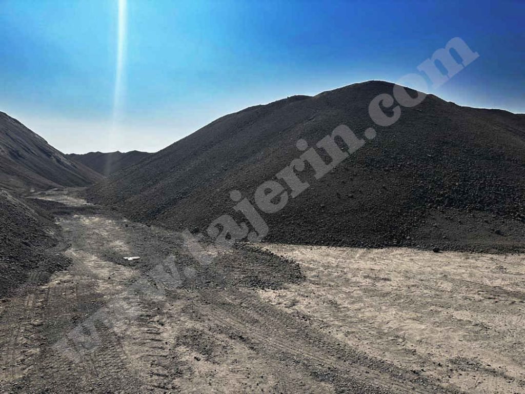 Outdoor clinker storage stockpile
